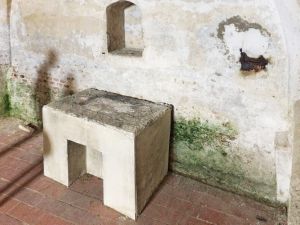 Feuchte und Salzhaltige Wand des Denkmals